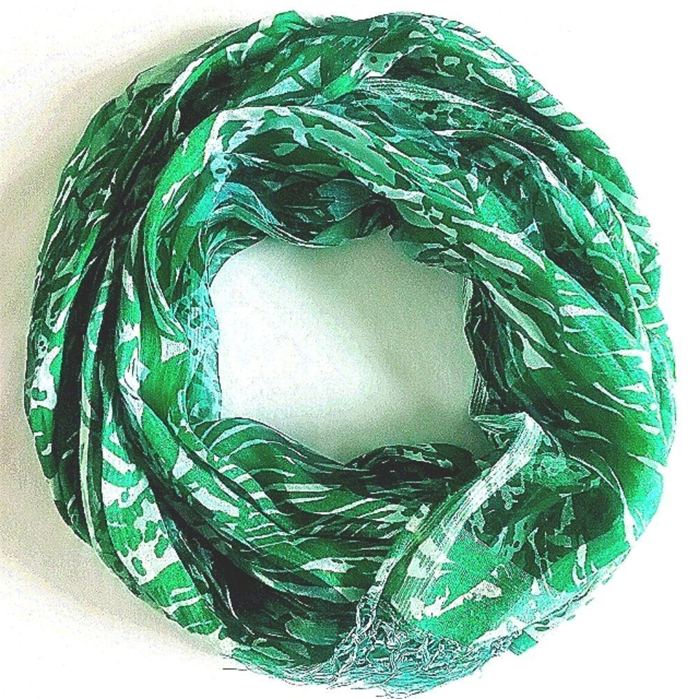 Womens NWOT Beautiful Green And White Tropical Leaf Rap Around Scarf